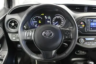 Toyota Yaris, 1.5, 54 kW, гибрид б+э, автомат, передний привод