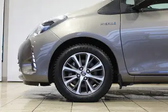 Toyota Yaris, 1.5, 54 kW, гибрид б+э, автомат, передний привод