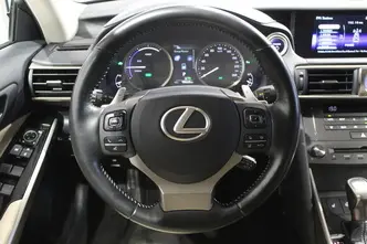 Lexus IS 300, 2.5, 133 kW, гибрид б+э, автомат, задний привод