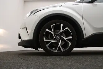 Toyota C-HR, 1.8, 72 kW, гибрид б+э, автомат, передний привод