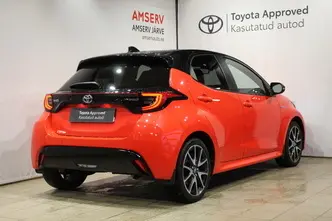 Toyota Yaris, 1.5, 68 kW, гибрид б+э, автомат, передний привод