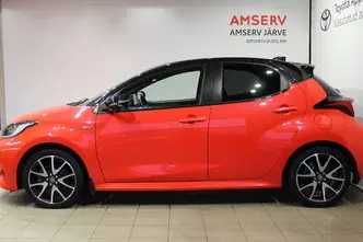 Toyota Yaris, 1.5, 68 kW, гибрид б+э, автомат, передний привод