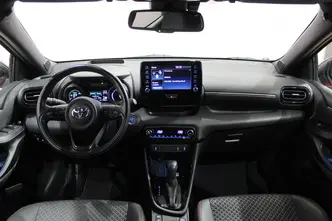 Toyota Yaris, 1.5, 68 kW, гибрид б+э, автомат, передний привод