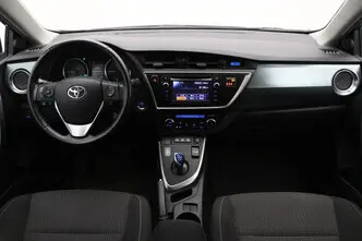 Toyota Auris, 1.8, 73 kW, гибрид б+э, автомат, передний привод