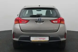 Toyota Auris, 1.8, 73 kW, гибрид б+э, автомат, передний привод