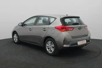 Toyota Auris, 1.8, 73 kW, гибрид б+э, автомат, передний привод