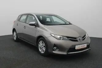 Toyota Auris, 1.8, 73 kW, гибрид б+э, автомат, передний привод