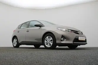 Toyota Auris, 1.8, 73 kW, гибрид б+э, автомат, передний привод