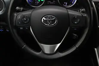 Toyota Auris, 1.8, 73 kW, гибрид б+э, автомат, передний привод