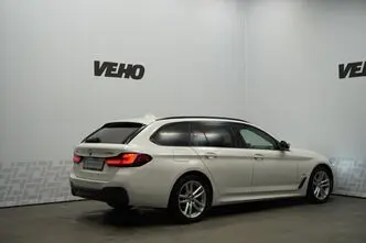 BMW 530, 135 kW, подключаемый гибрид б+э, автомат, полный привод