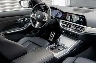 BMW 330, 2.0, 215 kW, подключаемый гибрид б+э, автомат, полный привод