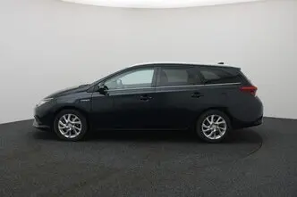 Toyota Auris, 1.8, 73 kW, гибрид б+э, автомат, передний привод