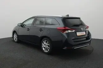 Toyota Auris, 1.8, 73 kW, гибрид б+э, автомат, передний привод