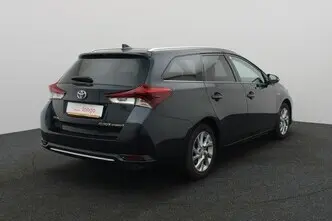 Toyota Auris, 1.8, 73 kW, гибрид б+э, автомат, передний привод