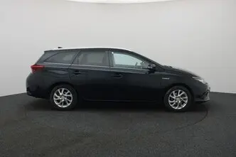 Toyota Auris, 1.8, 73 kW, гибрид б+э, автомат, передний привод