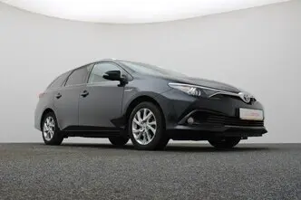 Toyota Auris, 1.8, 73 kW, гибрид б+э, автомат, передний привод