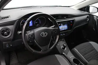 Toyota Auris, 1.8, 73 kW, гибрид б+э, автомат, передний привод