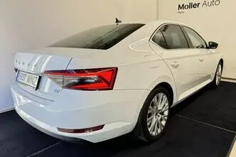 Škoda Superb, 1.4, 115 kW, подключаемый гибрид б+э, автомат, передний привод