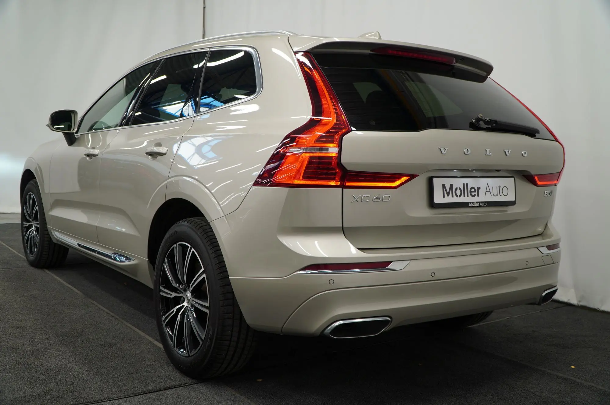 Volvo XC60, 2.0, 173 kW, гибрид д+э, автомат, полный привод