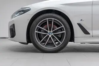 BMW 520, 2.0, 140 kW, гибрид д+э, автомат, полный привод