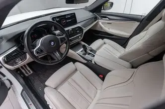 BMW 520, 2.0, 140 kW, гибрид д+э, автомат, полный привод