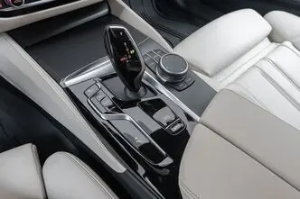 BMW 520, 2.0, 140 kW, гибрид д+э, автомат, полный привод