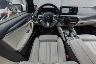 BMW 520, 2.0, 140 kW, гибрид д+э, автомат, полный привод