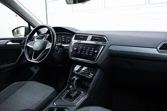 Volkswagen Tiguan, 1.0, 180 kW, бензин, автомат, передний привод