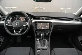 Volkswagen Passat, 1.0, 160 kW, подключаемый гибрид б+э, автомат, передний привод