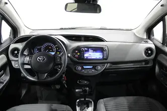 Toyota Yaris, 1.5, 54 kW, гибрид б+э, автомат, передний привод