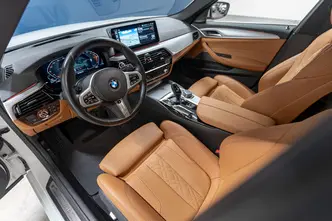 BMW 530, 3.0, 210 kW, гибрид д+э, автомат, полный привод