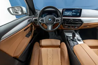 BMW 530, 3.0, 210 kW, гибрид д+э, автомат, полный привод