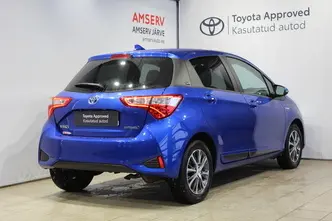 Toyota Yaris, 1.5, 54 kW, гибрид б+э, автомат, передний привод