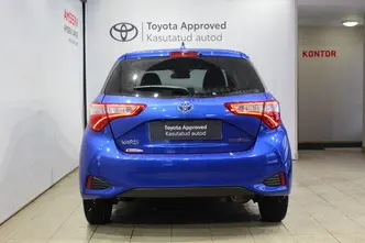 Toyota Yaris, 1.5, 54 kW, гибрид б+э, автомат, передний привод