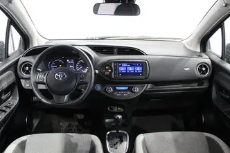 Toyota Yaris, 1.5, 54 kW, гибрид б+э, автомат, передний привод