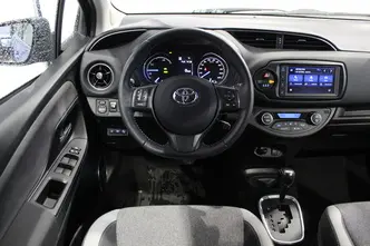 Toyota Yaris, 1.5, 54 kW, гибрид б+э, автомат, передний привод