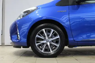 Toyota Yaris, 1.5, 54 kW, гибрид б+э, автомат, передний привод