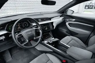 Audi e-tron, 300 kW, электричество, автомат, полный привод