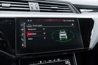 Audi e-tron, 300 kW, электричество, автомат, полный привод