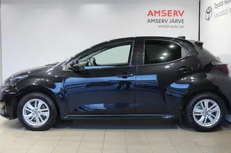 Toyota Yaris, 1.5, 68 kW, гибрид б+э, автомат, передний привод