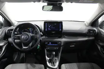 Toyota Yaris, 1.5, 68 kW, гибрид б+э, автомат, передний привод