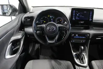 Toyota Yaris, 1.5, 68 kW, гибрид б+э, автомат, передний привод