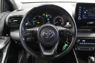 Toyota Yaris, 1.5, 68 kW, гибрид б+э, автомат, передний привод