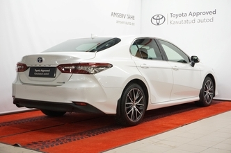 Toyota Camry, 2.5, 131 kW, гибрид б+э, автомат, передний привод