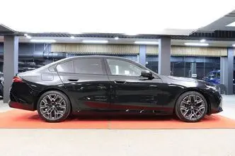 BMW 520, 2.0, 140 kW, гибрид б+э, автомат, задний привод