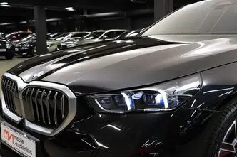 BMW 520, 2.0, 140 kW, гибрид б+э, автомат, задний привод