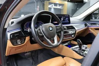 BMW 530, 3.0, 210 kW, гибрид д+э, автомат, полный привод