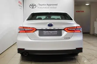 Toyota Camry, 2.5, 131 kW, гибрид б+э, автомат, передний привод