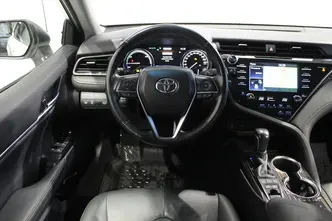 Toyota Camry, 2.5, 131 kW, гибрид б+э, автомат, передний привод