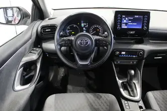 Toyota Yaris, 1.5, 68 kW, гибрид б+э, автомат, передний привод